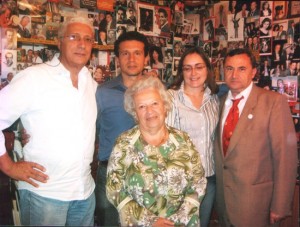 Carlo e Antonio con la famiglia D'Esposito (Anema e core)