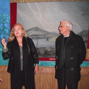 Bruna Chianese e Carlo Casale (alle spalle un dipinto di Sergio Bruni) Bruna Chianese e Carlo Casale (alle spalle un dipinto di Sergio Bruni)