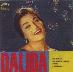 Copertina del 45 giri di Dalida (la Jolly usava quasi sempre la stessa immagine). Copertina del 45 giri di Dalida (la Jolly usava quasi sempre la stessa immagine).