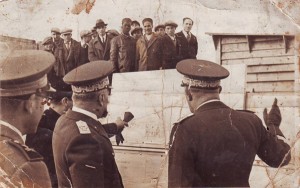 Soldati italiani a Tripoli ricevono la visita di Generali.