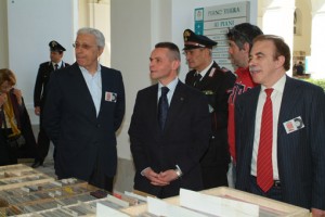 Pino Imparato alla "Mostra del disco" di Mercato S.Severino Pino Imparato alla "Mostra del disco" di Mercato S.Severino