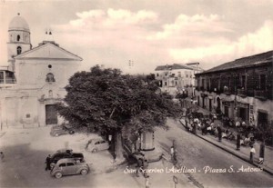 La Chiesa di S.Antonio con lo storico chiosco dei gelati.