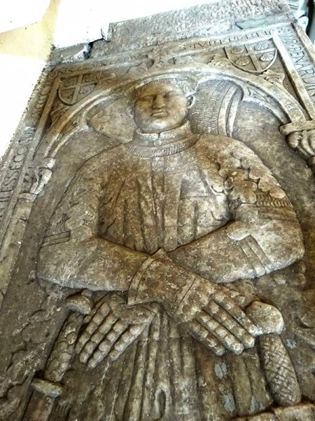 Milite-CORADDO--CURIALE--lastra-tombale-1412r