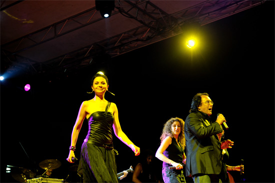 Al Bano accompagnato dalle sue ottime coriste
