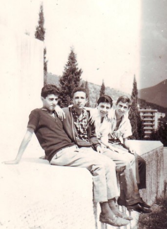 " E tiempe mie 'nce steve cchiù rispetto"