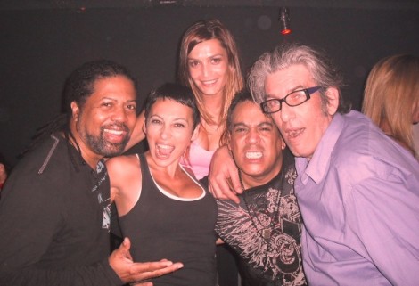 Lola Massey con Barnes e i Village People