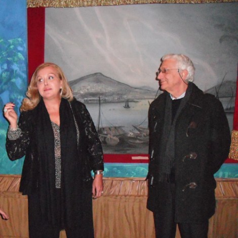Bruna Chianese e Carlo Casale (alle spalle un dipinto di Sergio Bruni)