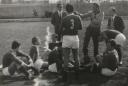 Mister Cesaratto prepara la squadra con consigli di tecnica calcistica