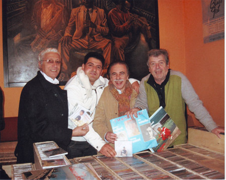 Collezionisti col cantante Lello Marino