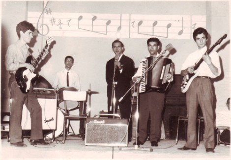 Il complessino "The Stonats", batterista Carlo Casale.
