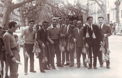 Collaboratori sanseverinesi addetti al rifornimento.