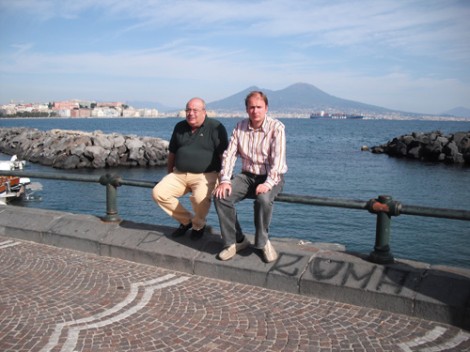 ...e per finire: il caffè, il sole, il vesuvio, il mare e il cielo "Azzurro" di Napoli.
