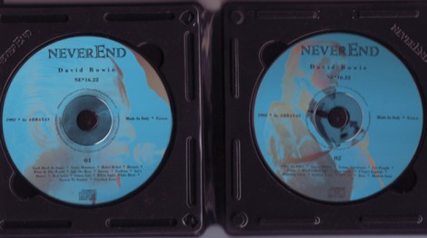 Interno della confezione di CD di David Bowie