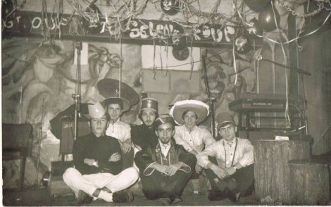 Pausa e foto ricordo dopo un'esibizione