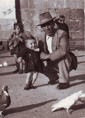 Fonz' 'o cha cha, Nonno e nipote in P.za Municipio (11/11/1955)