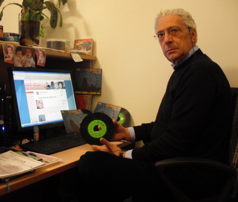 Carlo con i 45 giri "Amica mia" prima stampa Luneur.