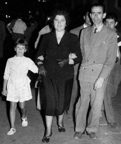Antonio La Stella (sarto) a passeggio con la moglie