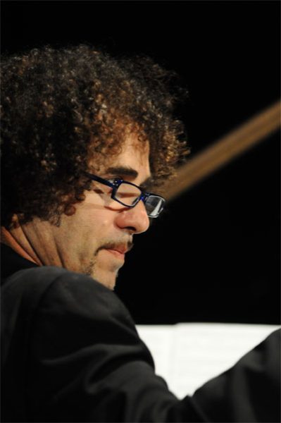 Mangalavite al piano