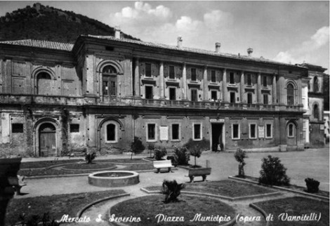 Il Municipio e i giardinetti.