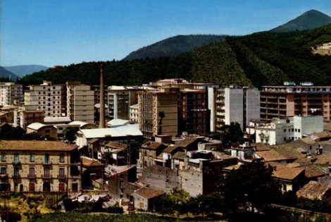 Anni '70; cartolina a colori di Mercato S. Severino.