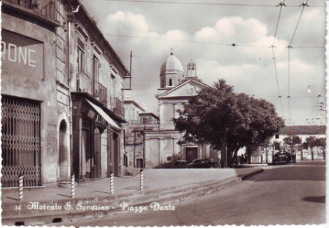 Piazza Dante e Chiesa di S. Antonio.