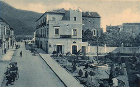 Sanseverino Rota - P.za Cap. Donato Somma.