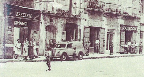 Negozi in Piazza Garibaldi nel 1950
