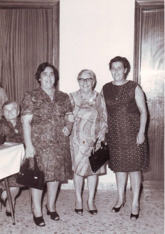 Rusina 'a scambesta con due amiche.