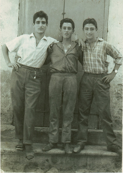 Giuseppe Lambiase (Peppe 'o barbiere, venuto a mancare da qualche mese), Raffaele Iannone (Rafiluccio 'o 'nfermiere) e Giuseppe Lambiase in Germania da 50 anni.