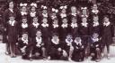 Foto scolastica del 1962 con Rocco D’Auria (Sindaco) e Pino D’Angiò.